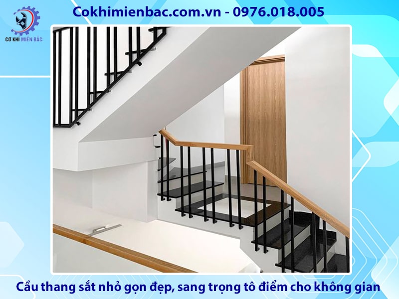 Cầu thang sắt nhỏ gọn đẹp, sang trọng tô điểm cho không gian