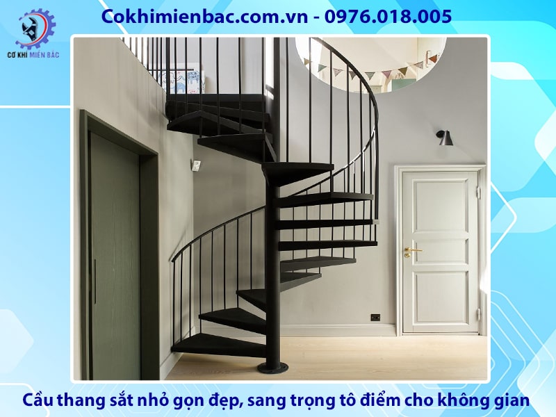 Cầu thang sắt nhỏ gọn đẹp, sang trọng tô điểm cho không gian