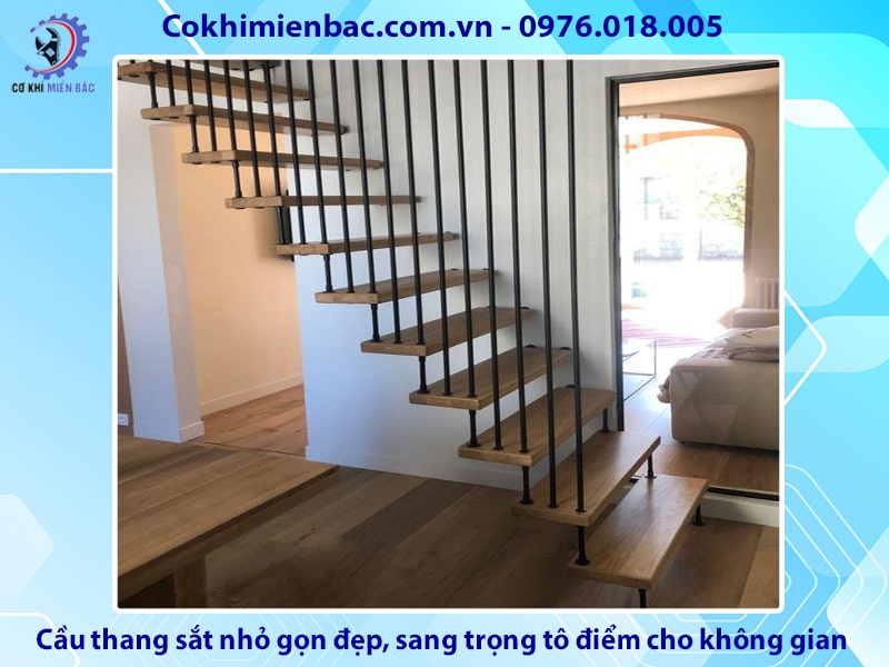 Cầu thang sắt nhỏ gọn đẹp, sang trọng tô điểm cho không gian