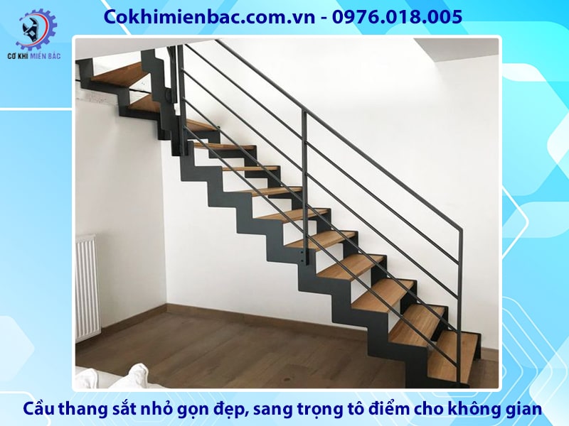 Cầu thang sắt nhỏ gọn đẹp, sang trọng tô điểm cho không gian