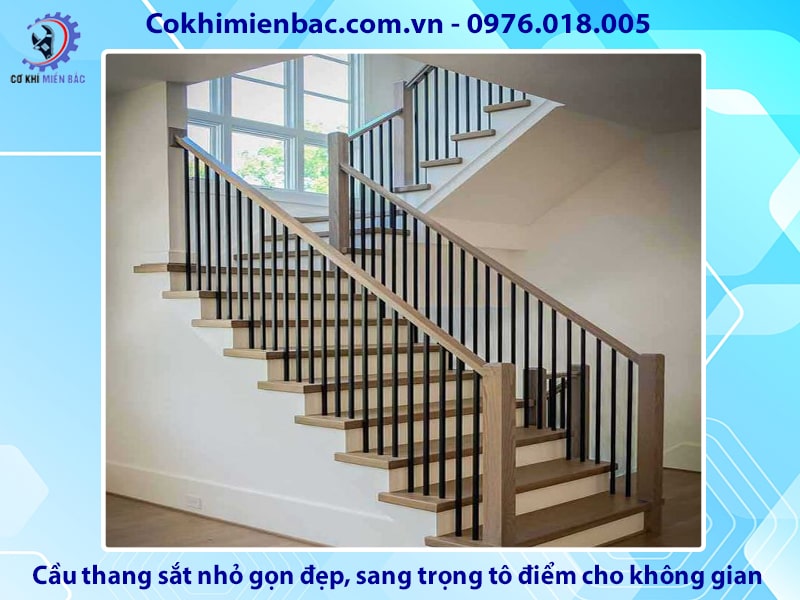 Cầu thang sắt nhỏ gọn đẹp, sang trọng tô điểm cho không gian