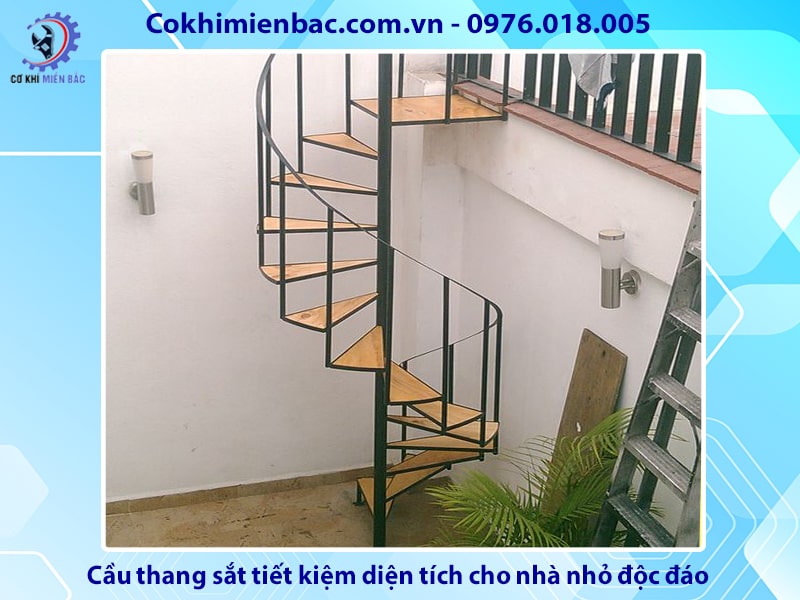 Cầu thang sắt tiết kiệm diện tích cho nhà nhỏ độc đáo