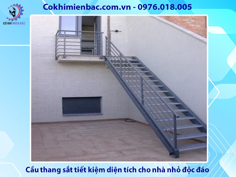 Cầu thang sắt tiết kiệm diện tích cho nhà nhỏ độc đáo