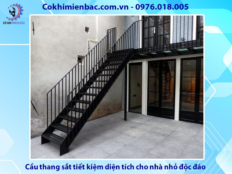 Cầu thang sắt tiết kiệm diện tích cho nhà nhỏ độc đáo